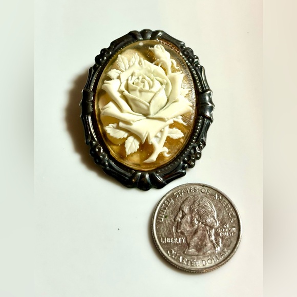 Victorian Silvertone Rose Cameo Brooch 2” x1 1/2” - Picture 2 of 7